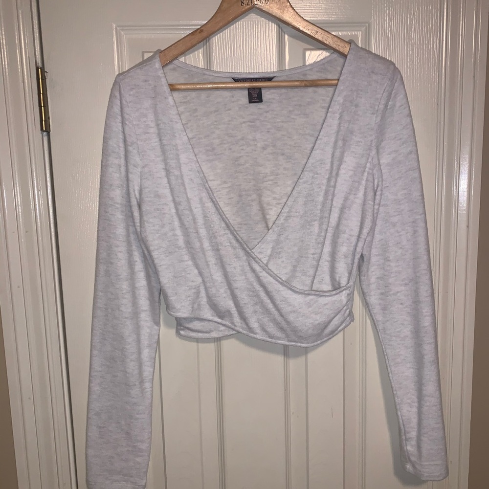 VICTORIAS SECRET CROPPED SWEATER